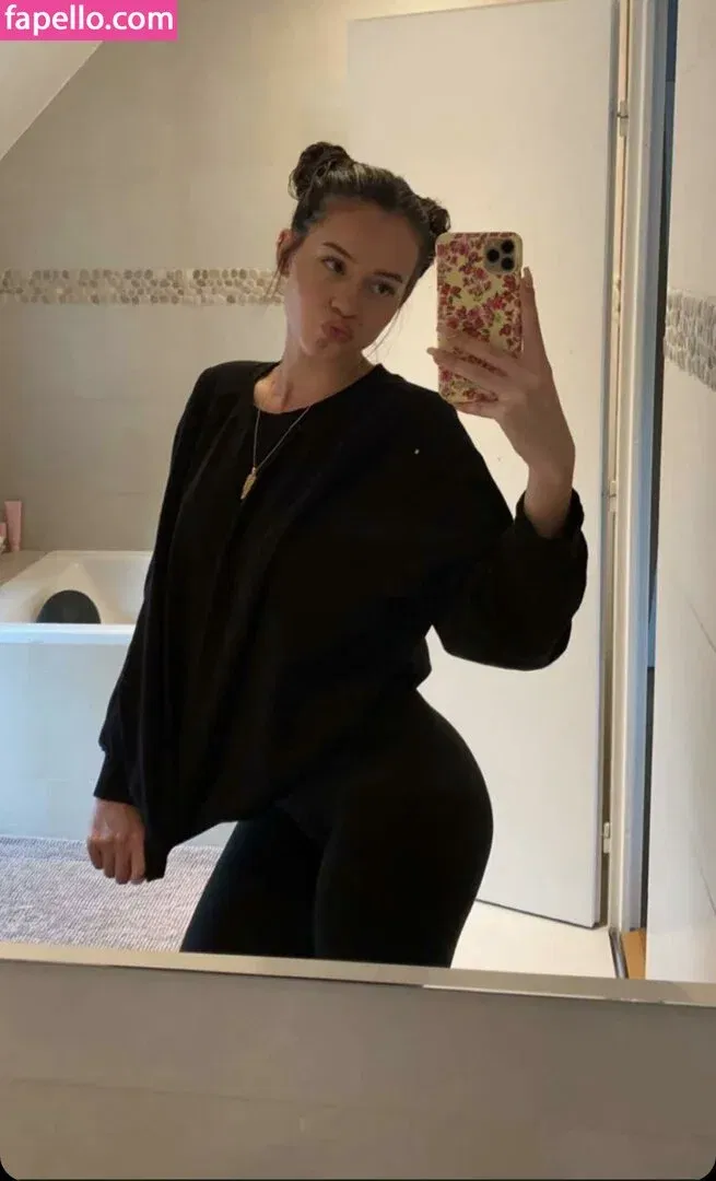 Itzel25_ Onlyfans Photo Gallery 