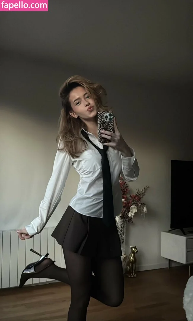 Itzel25_ Onlyfans Photo Gallery 