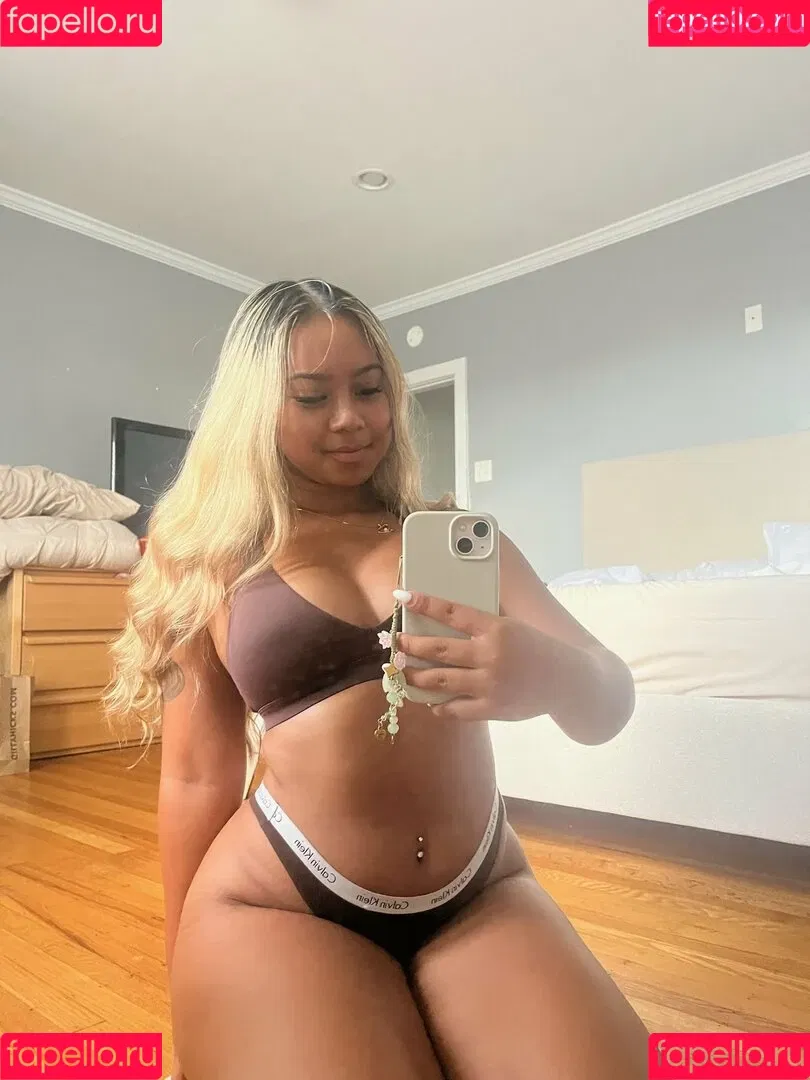 QueenSarai Onlyfans Photo Gallery 