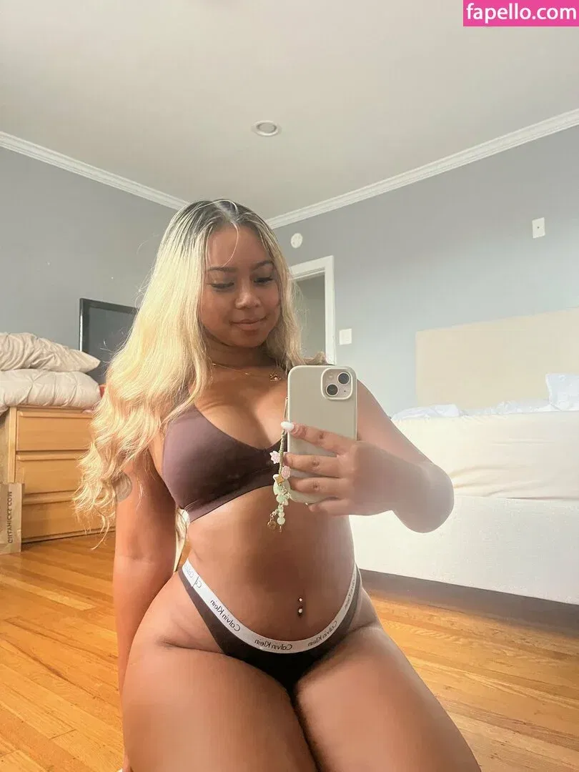 QueenSarai Onlyfans Photo Gallery 