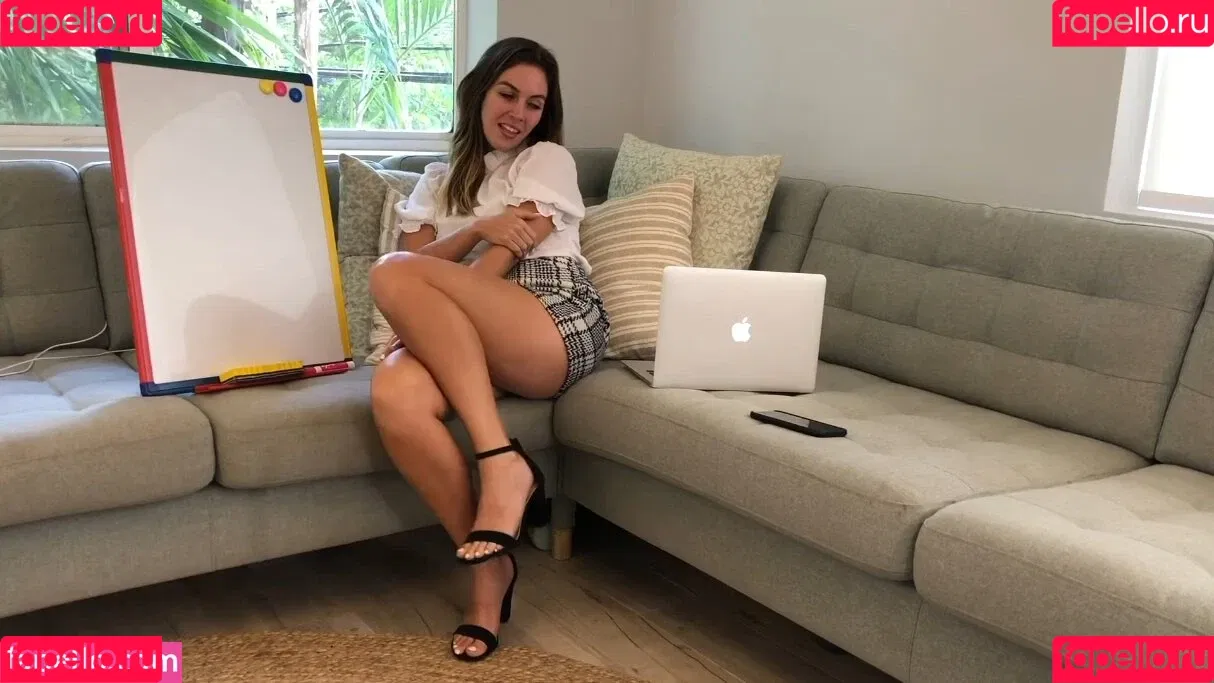 Miss Bell ASMR Onlyfans Photo Gallery 