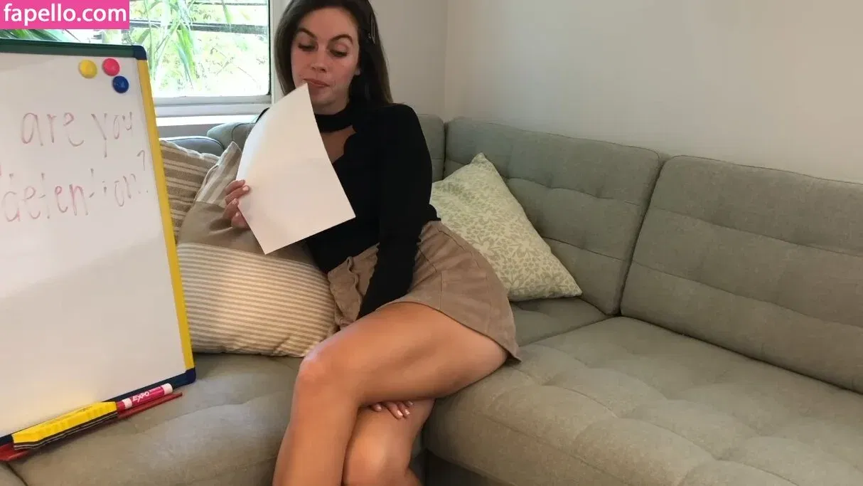 Miss Bell ASMR Onlyfans Photo Gallery 