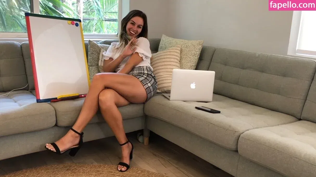 Miss Bell ASMR Onlyfans Photo Gallery 