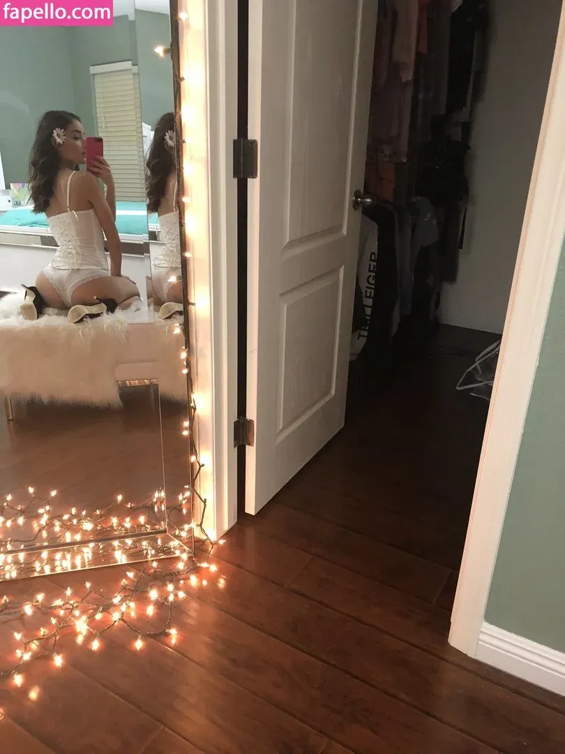 Emilywillisxx Onlyfans Photo Gallery 