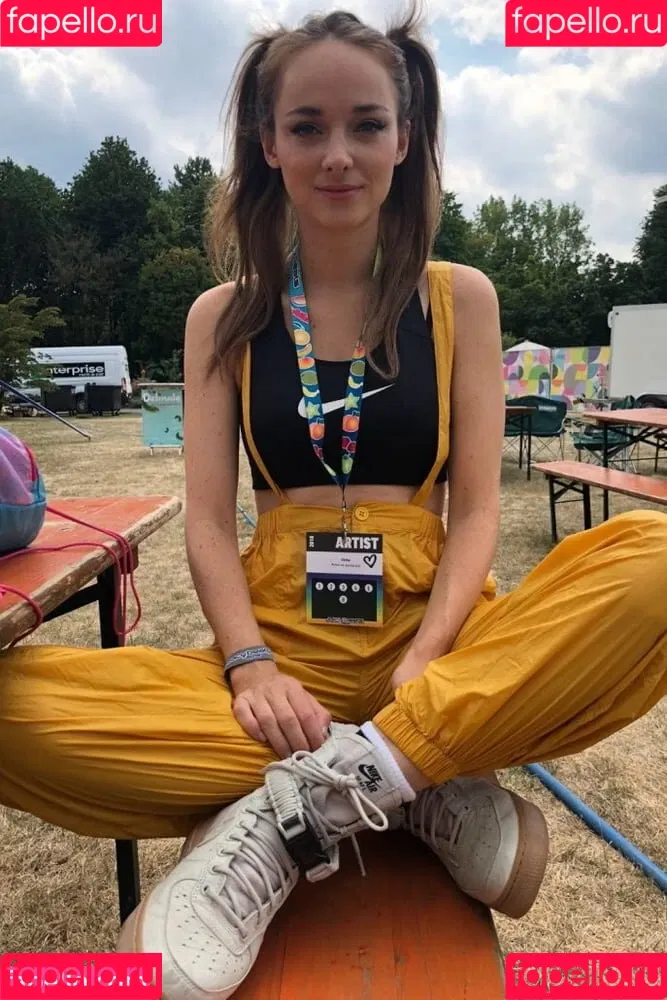 Larissa Rieß Onlyfans Photo Gallery 