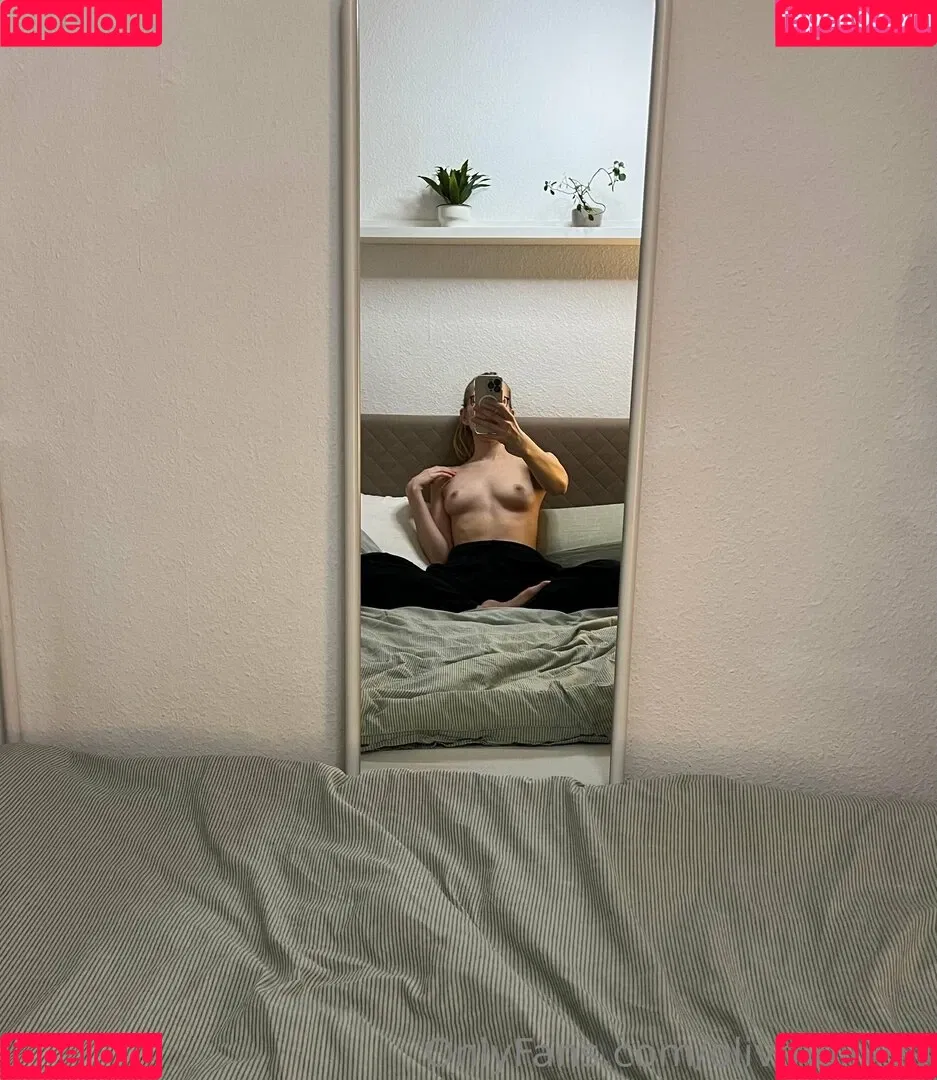 OlivMoliv99 Onlyfans Photo Gallery 
