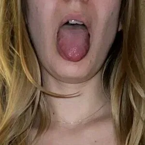 OlivMoliv99 Onlyfans Photo Gallery 