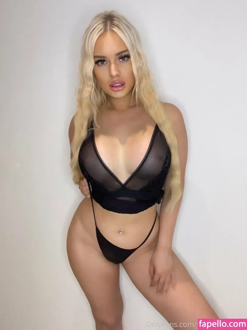 younglaurenvip Onlyfans Photo Gallery 