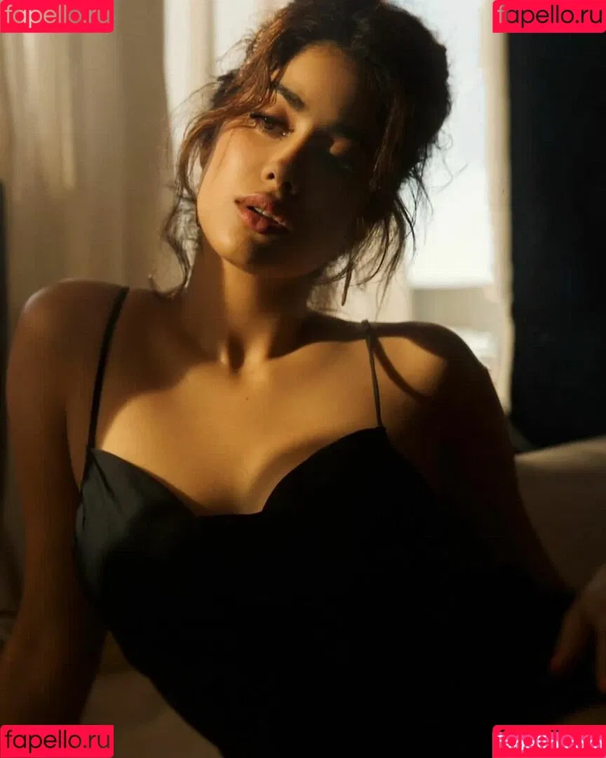 Janhvi Kapoor Onlyfans Photo Gallery 