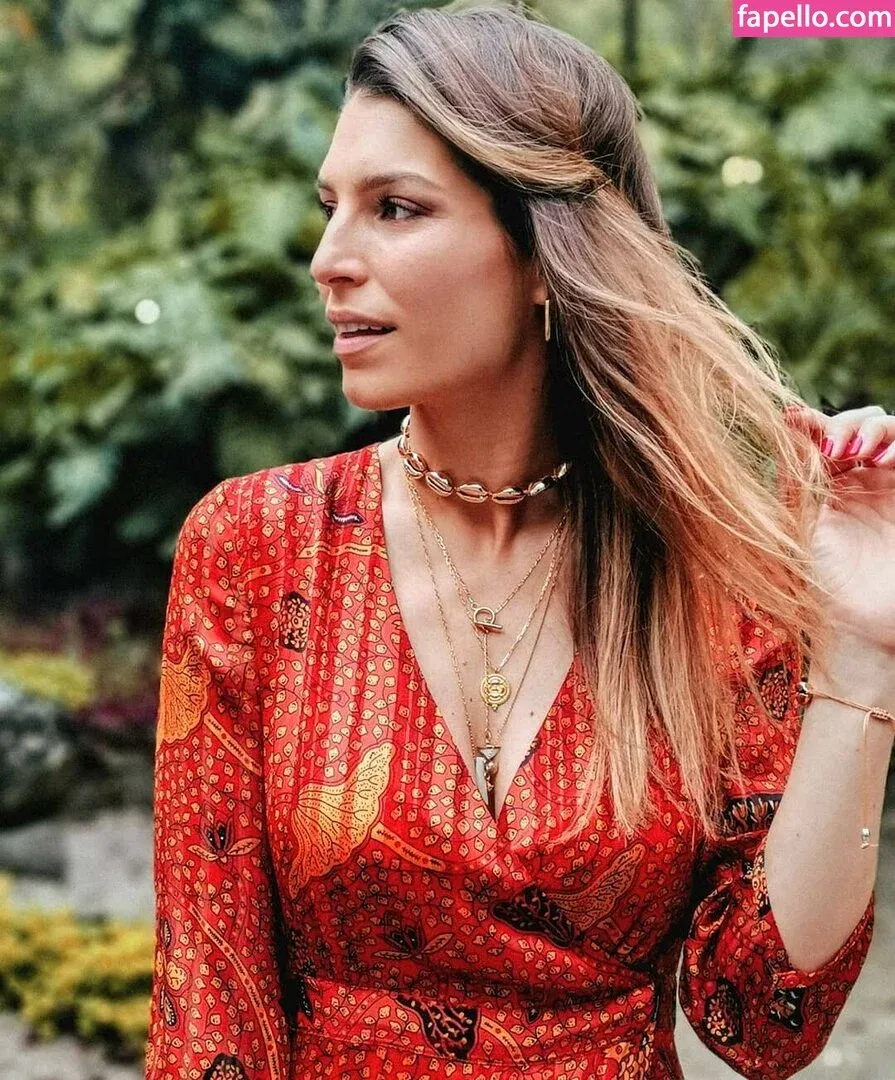 Laury Thilleman Onlyfans Photo Gallery 