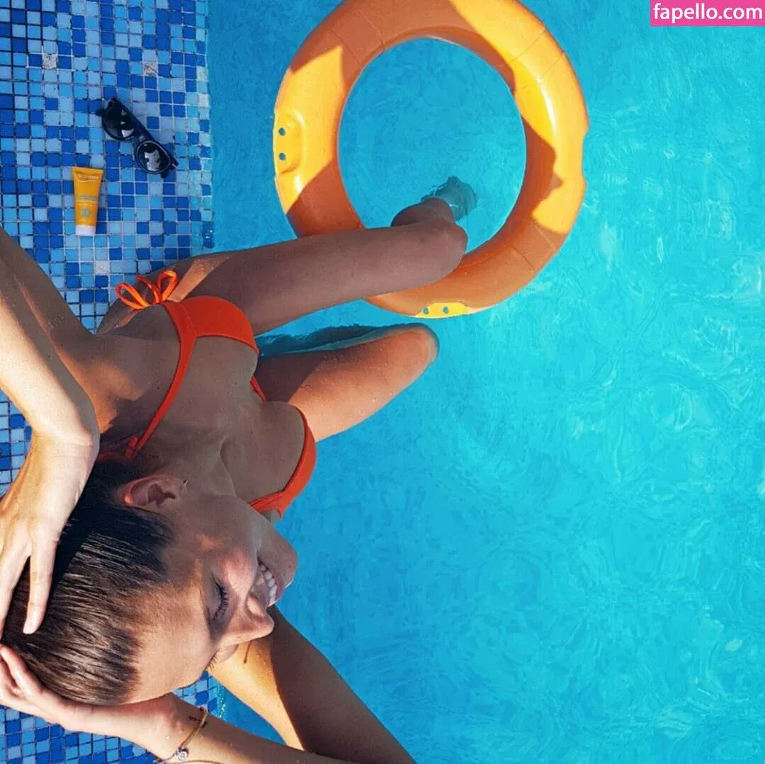 Laury Thilleman Onlyfans Photo Gallery 