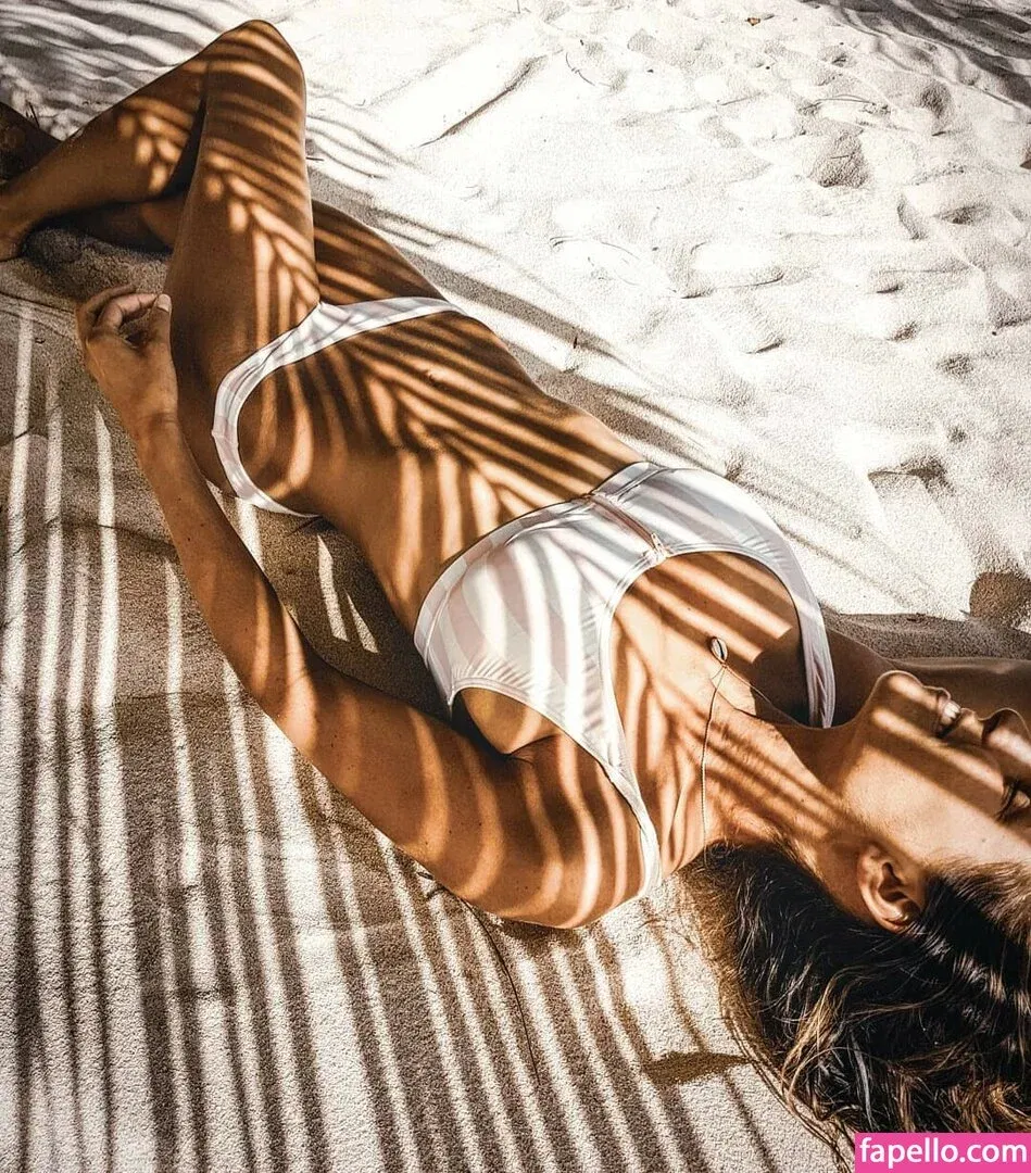 Laury Thilleman Onlyfans Photo Gallery 