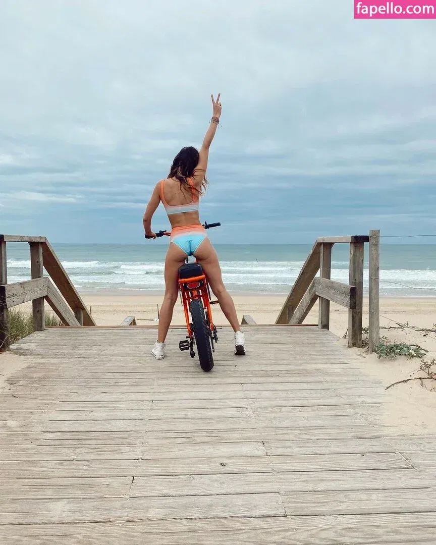 Laury Thilleman Onlyfans Photo Gallery 