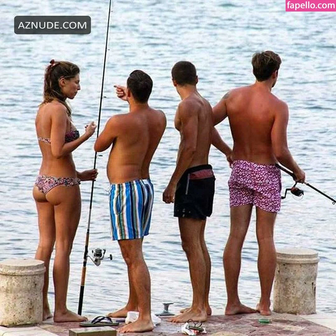 Laury Thilleman Onlyfans Photo Gallery 