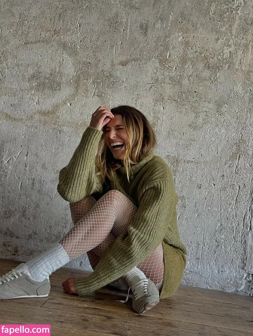 Laury Thilleman Onlyfans Photo Gallery 