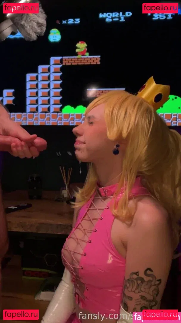 soika_here Onlyfans Photo Gallery 