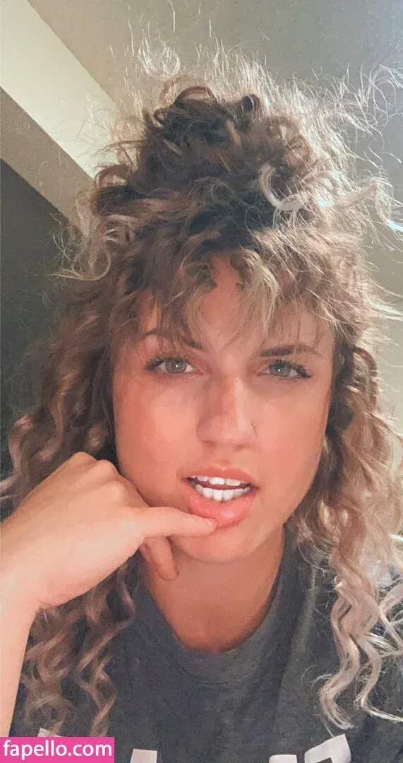 Nicholemhoward Onlyfans Photo Gallery 