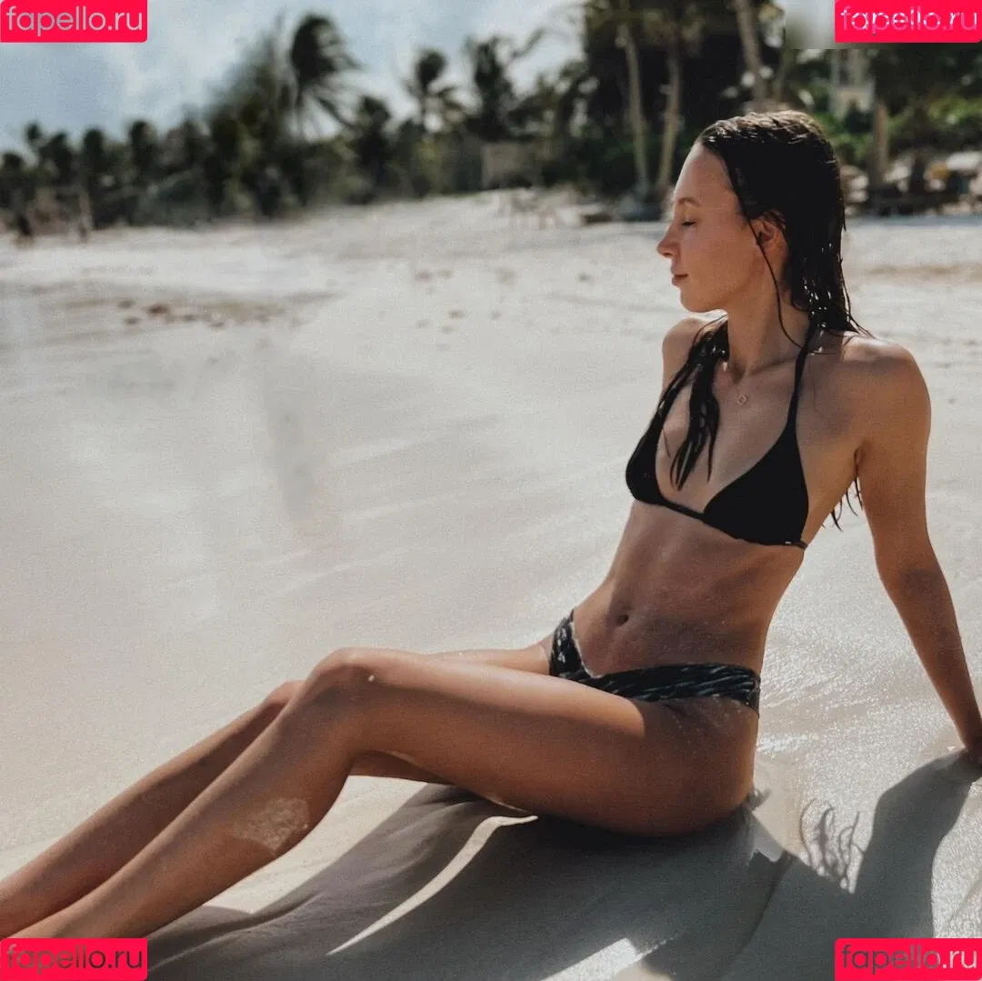 Rebecca Looschelders Onlyfans Photo Gallery 