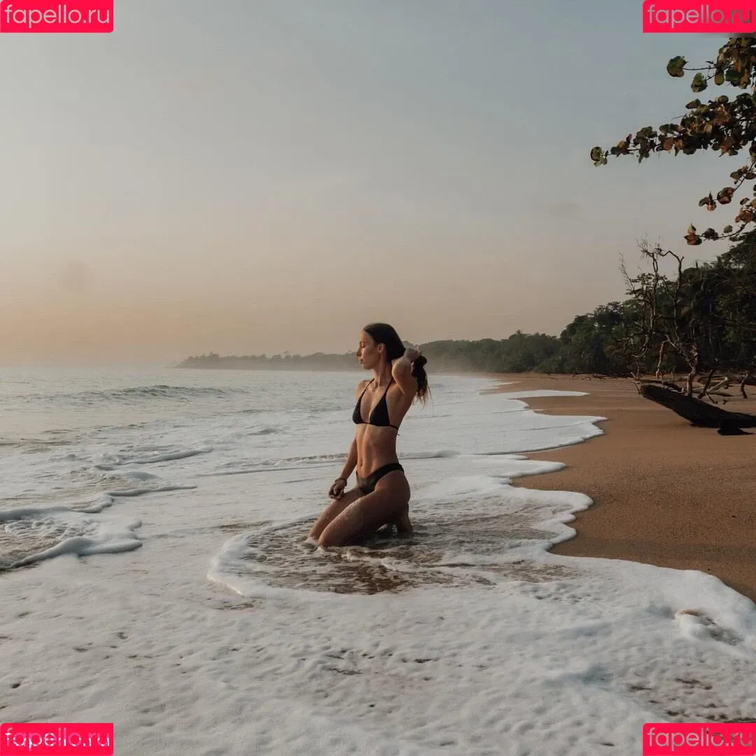 Rebecca Looschelders Onlyfans Photo Gallery 