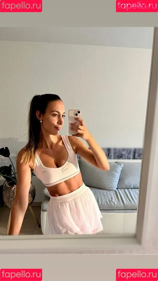 Rebecca Looschelders Onlyfans Photo Gallery 
