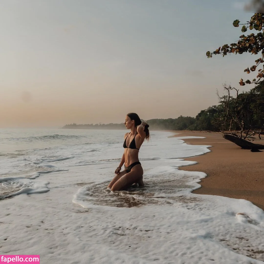 Rebecca Looschelders Onlyfans Photo Gallery 