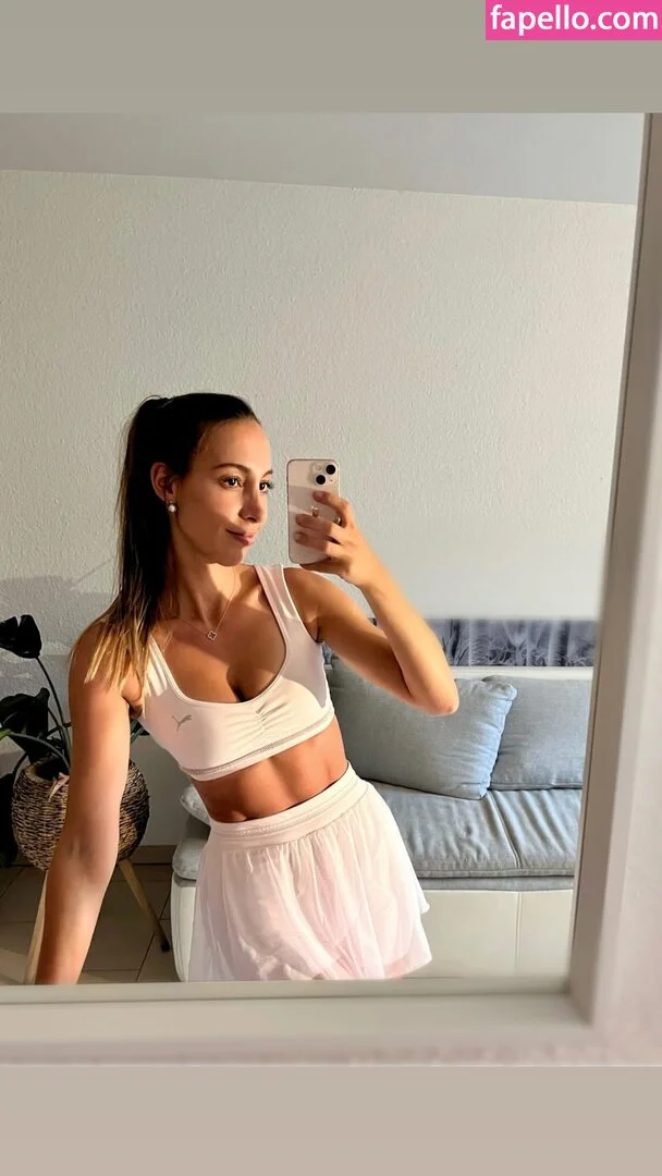 Rebecca Looschelders Onlyfans Photo Gallery 