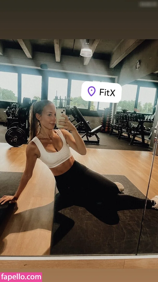 Rebecca Looschelders Onlyfans Photo Gallery 