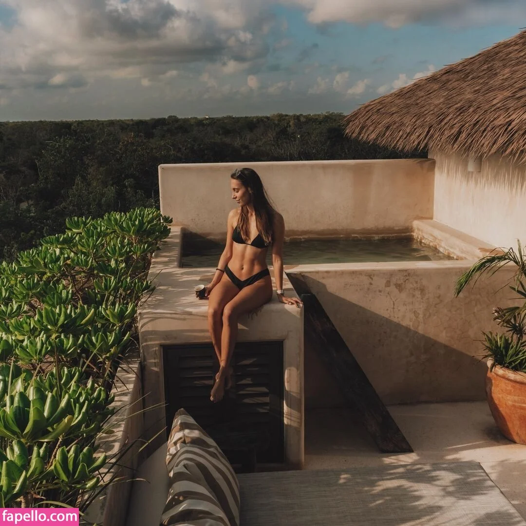 Rebecca Looschelders Onlyfans Photo Gallery 