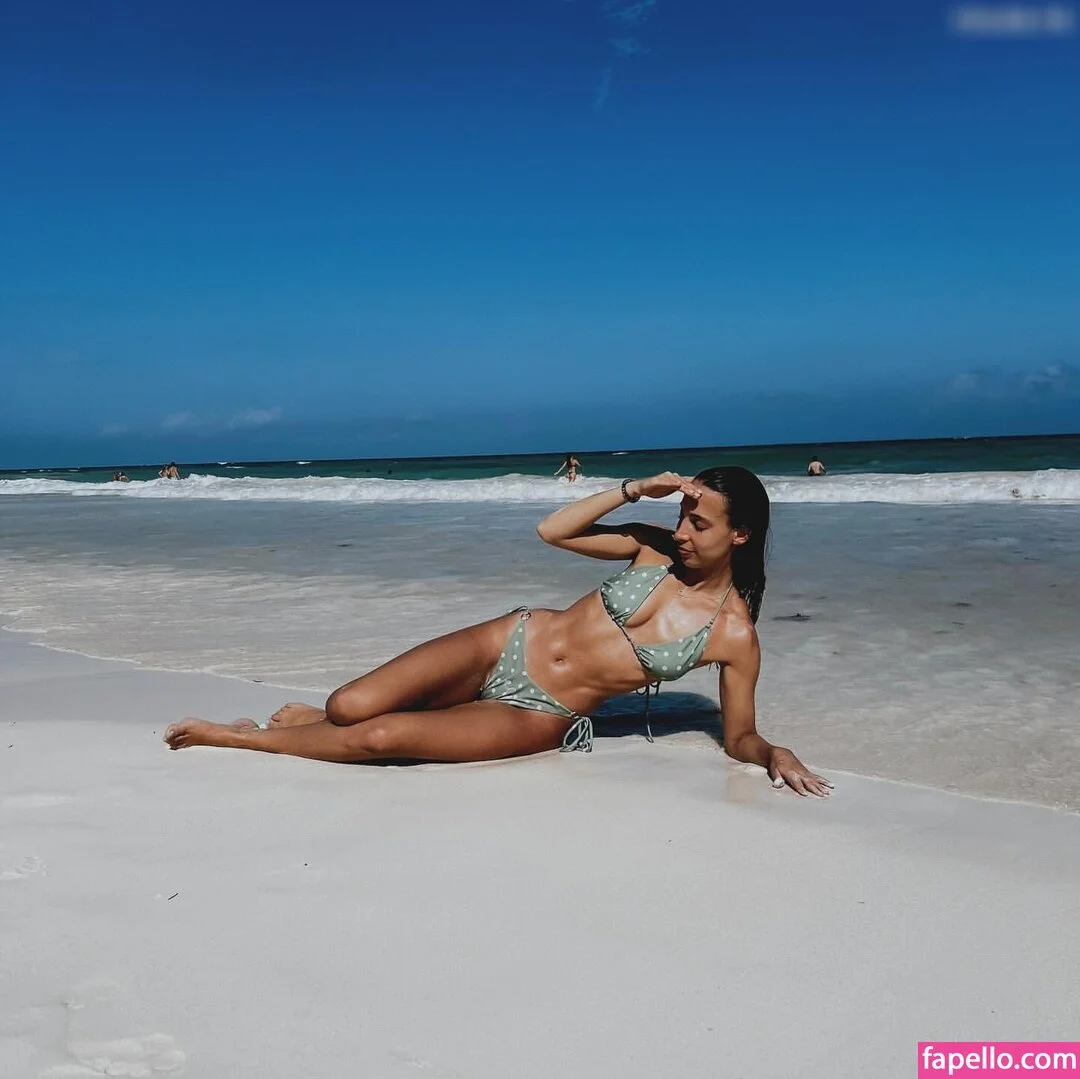 Rebecca Looschelders Onlyfans Photo Gallery 