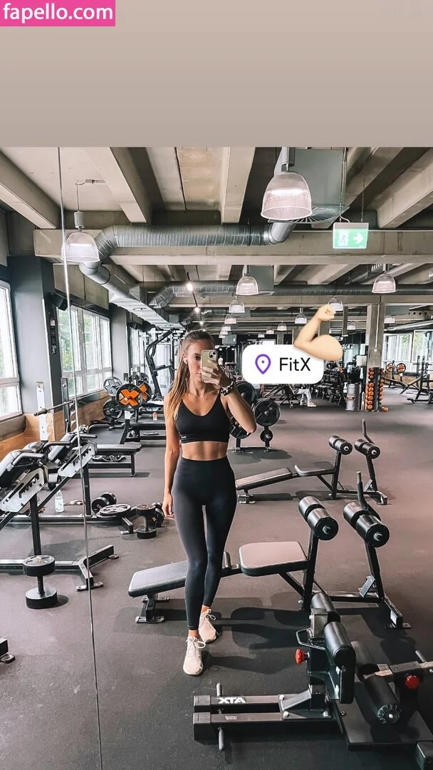 Rebecca Looschelders Onlyfans Photo Gallery 