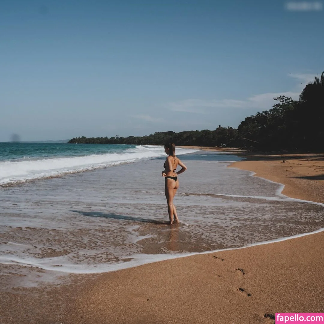 Rebecca Looschelders Onlyfans Photo Gallery 