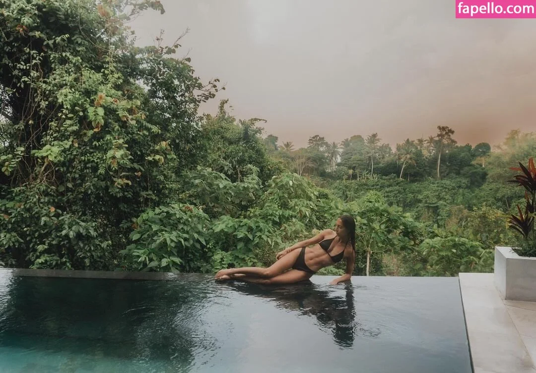 Rebecca Looschelders Onlyfans Photo Gallery 