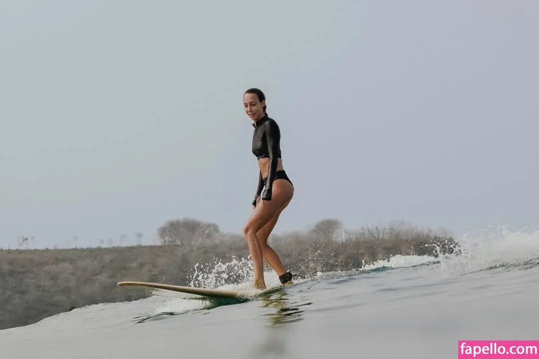 Rebecca Looschelders Onlyfans Photo Gallery 