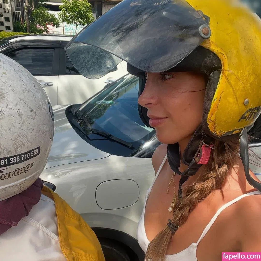 Rebecca Looschelders Onlyfans Photo Gallery 