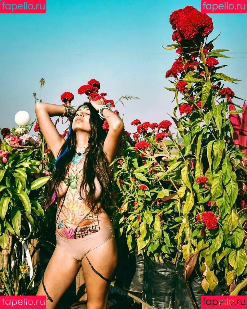 WanderingKamya Onlyfans Photo Gallery 