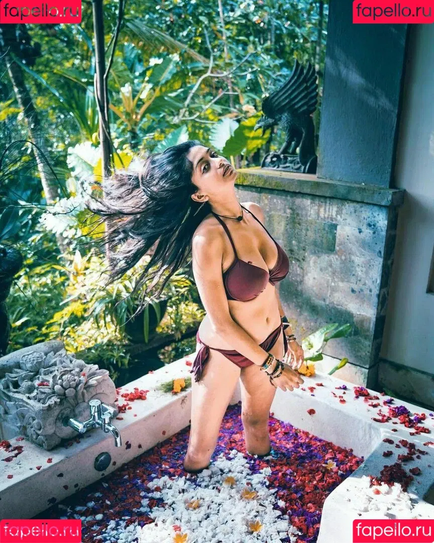 WanderingKamya Onlyfans Photo Gallery 