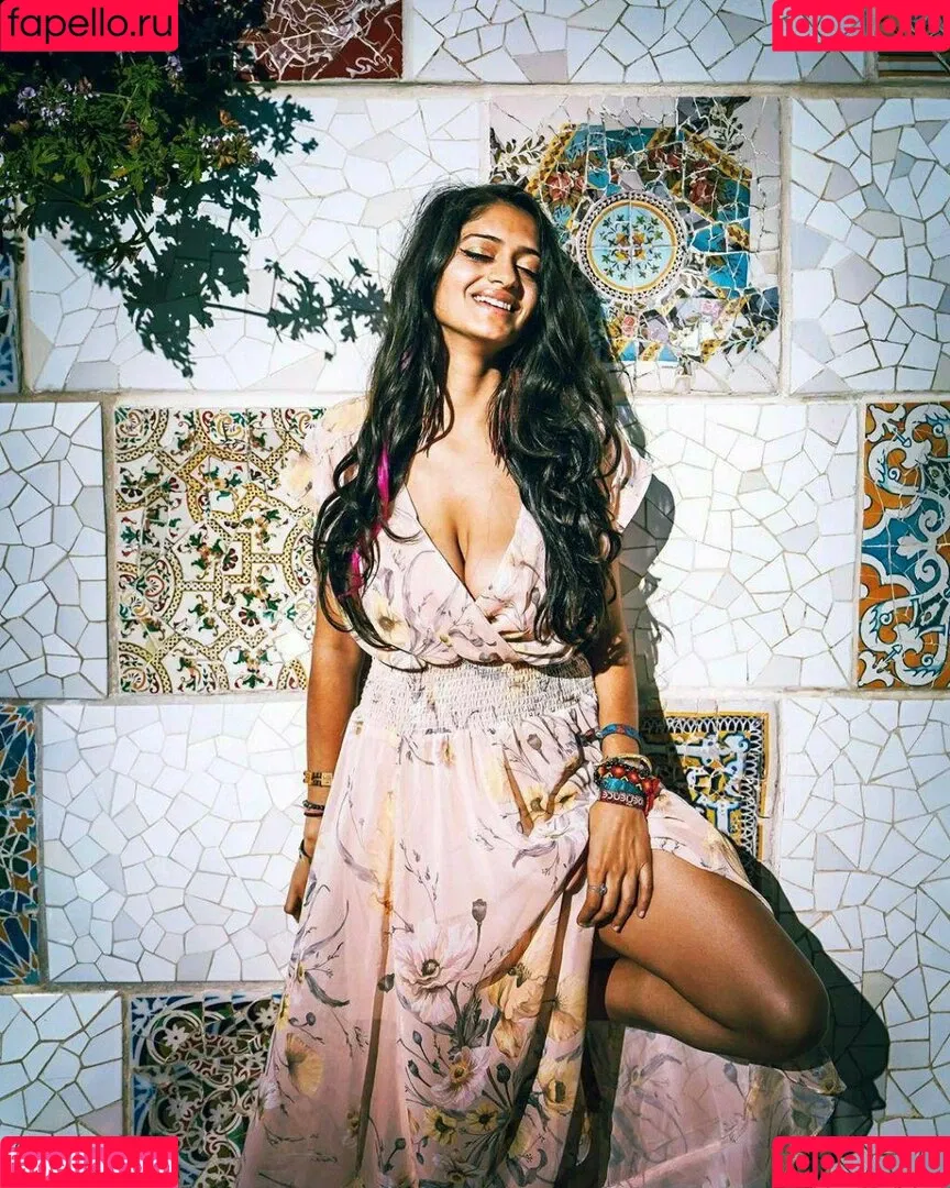 WanderingKamya Onlyfans Photo Gallery 