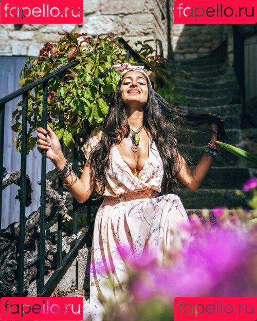 WanderingKamya Onlyfans Photo Gallery 