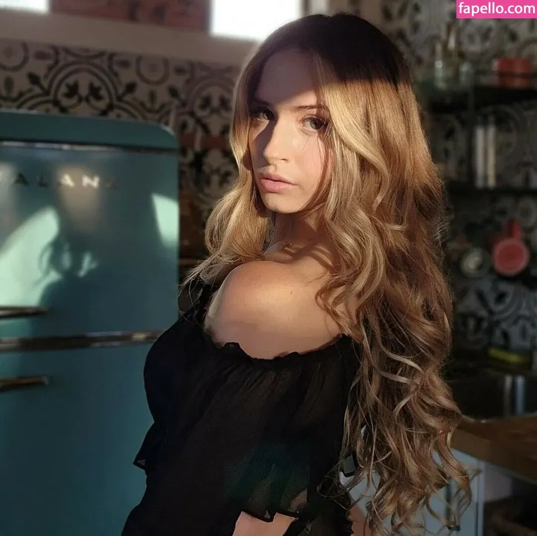 Gillian Aprils Onlyfans Photo Gallery 