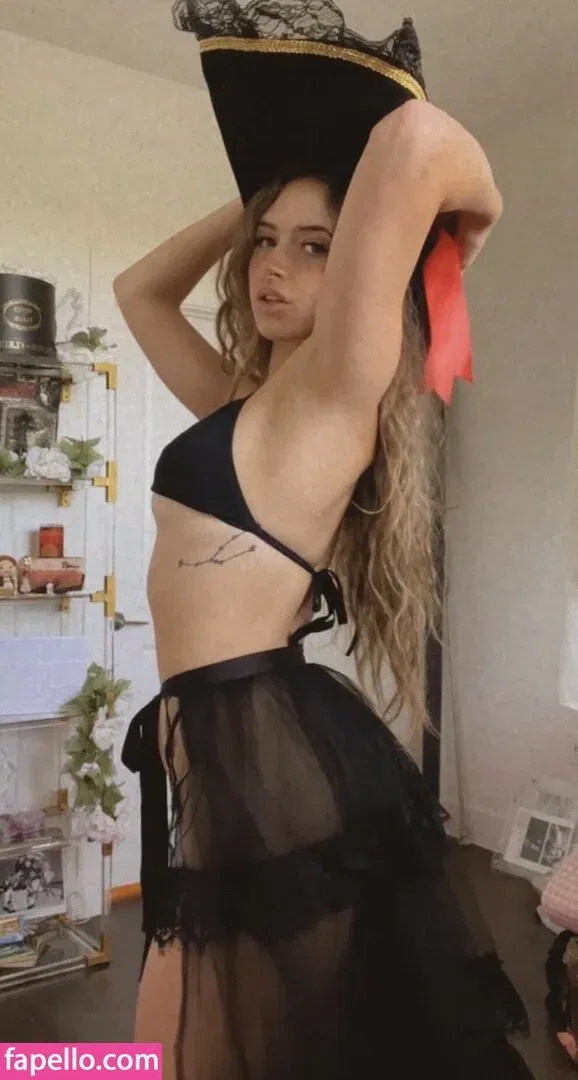 Gillian Aprils Onlyfans Photo Gallery 