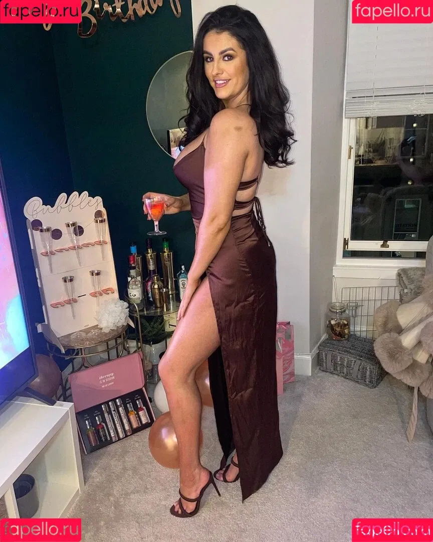 Lynsey B Onlyfans Photo Gallery 