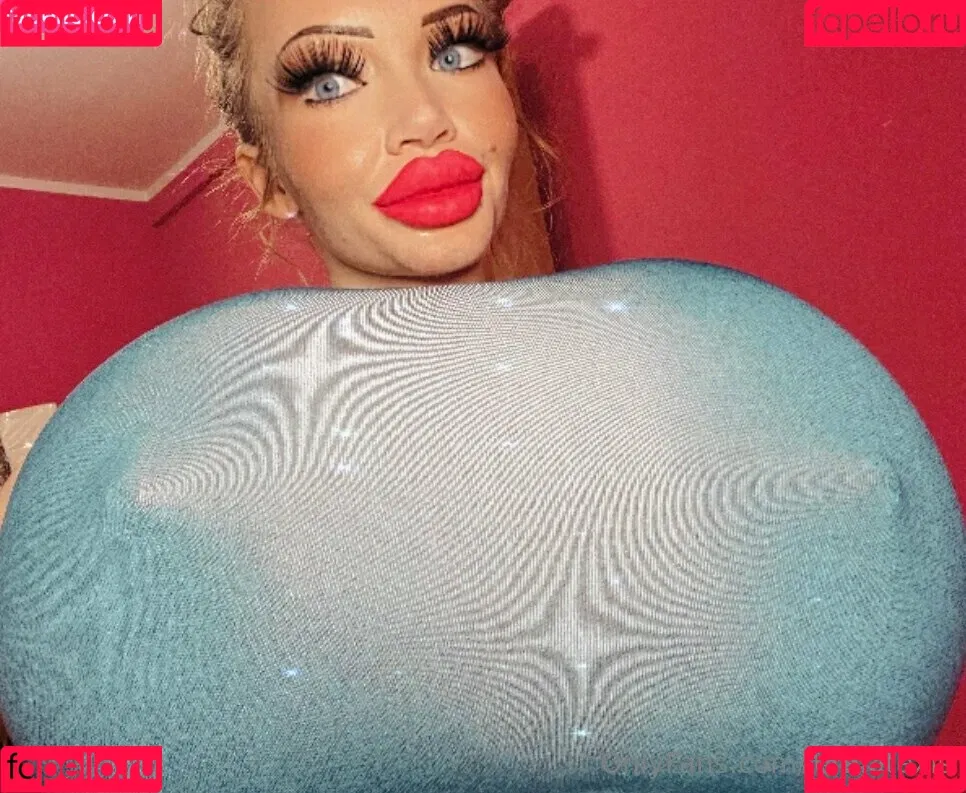 loralatexis Onlyfans Photo Gallery 
