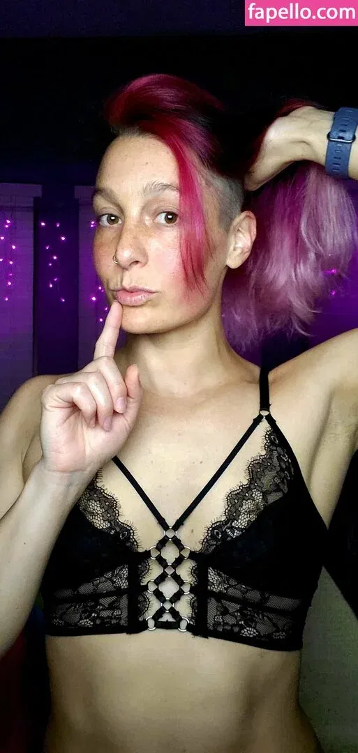 geekremixalot Onlyfans Photo Gallery 