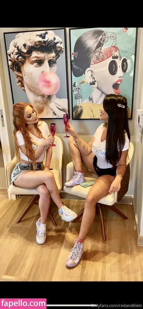 redtopmodel2022 Onlyfans Photo Gallery 