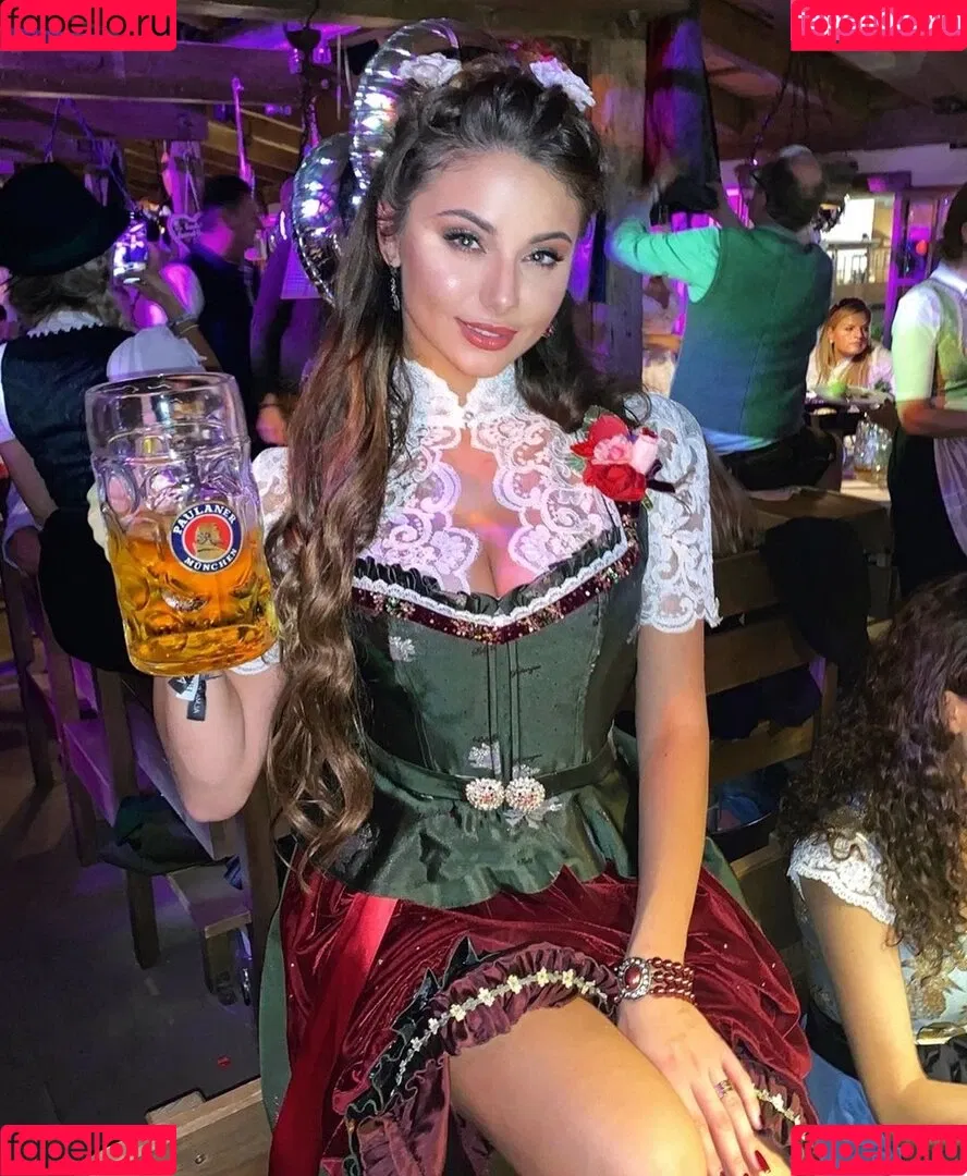 Carina Zavline Onlyfans Photo Gallery 