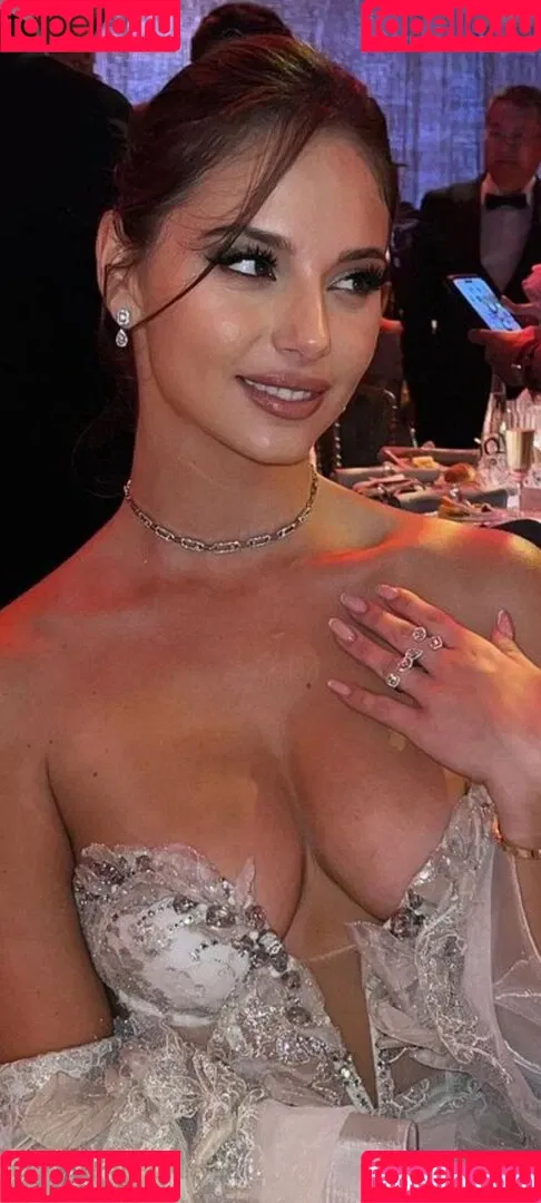 Carina Zavline Onlyfans Photo Gallery 