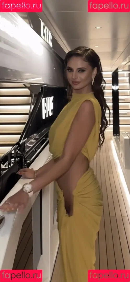 Carina Zavline Onlyfans Photo Gallery 