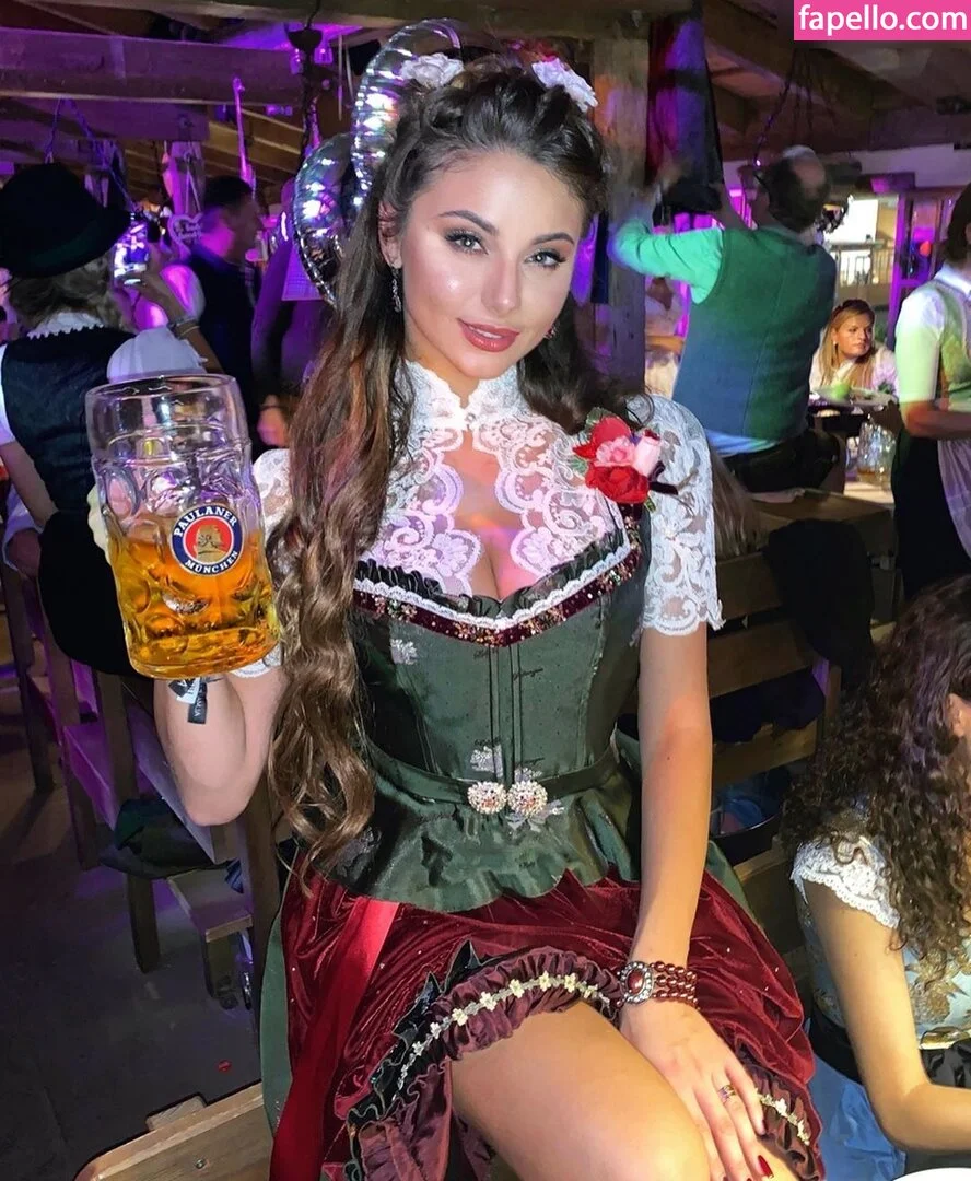 Carina Zavline Onlyfans Photo Gallery 