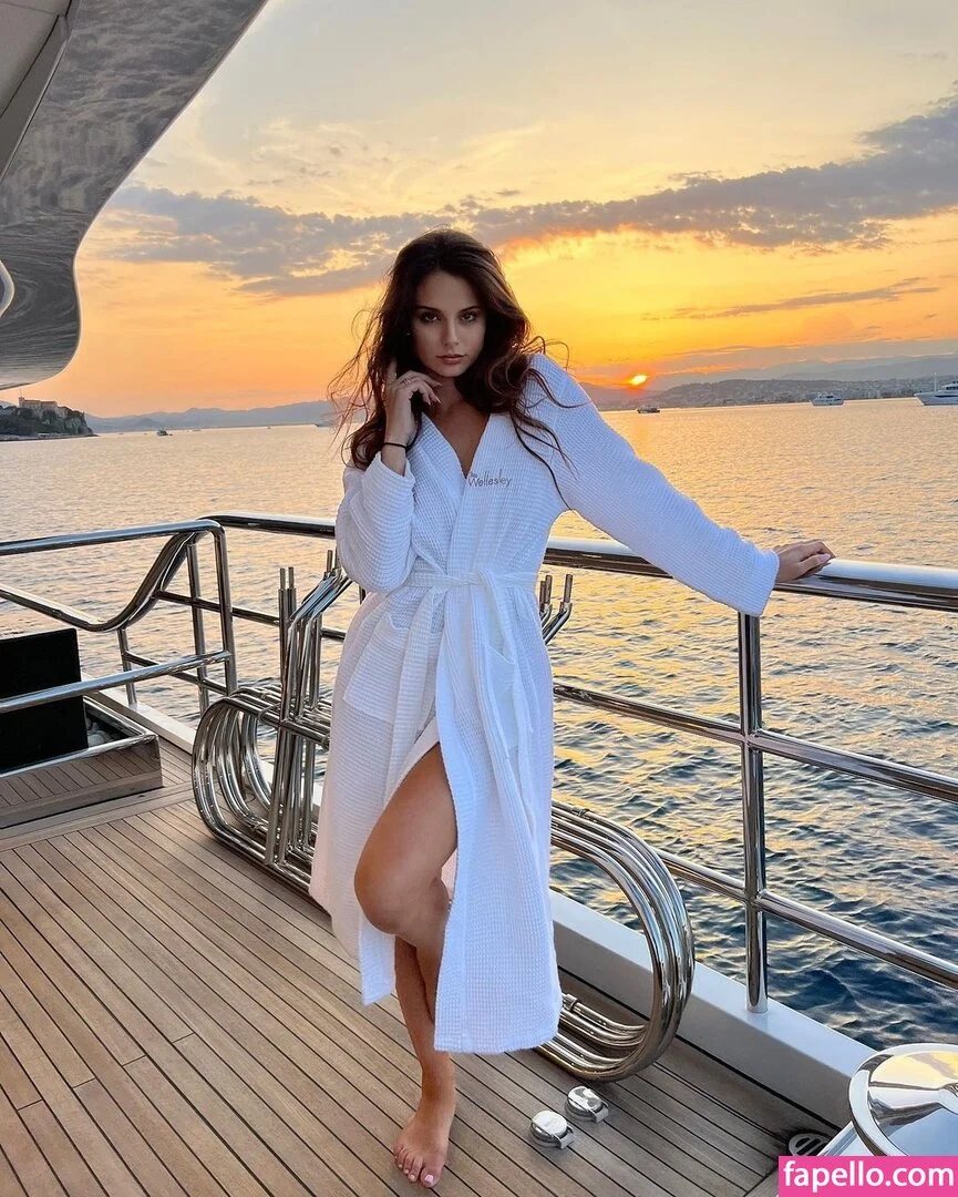 Carina Zavline Onlyfans Photo Gallery 