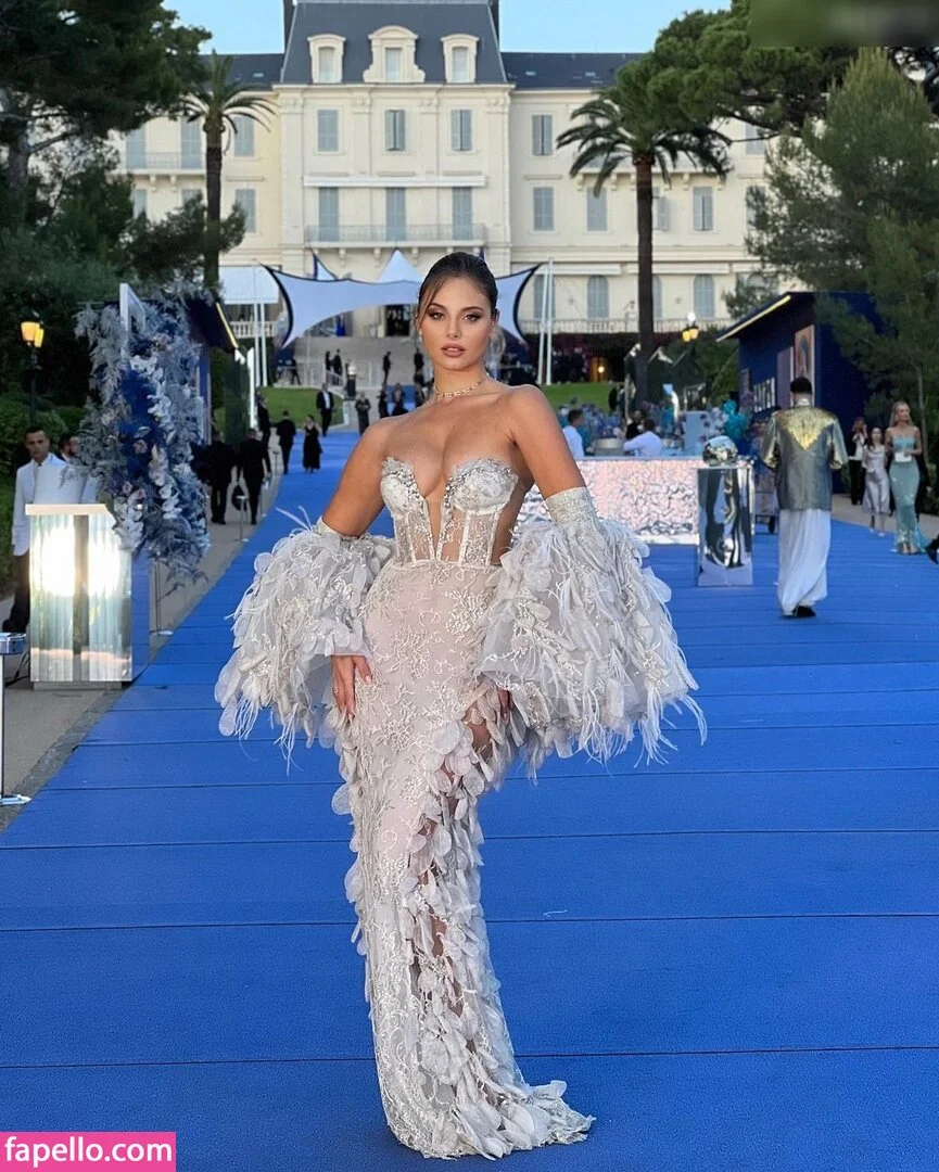 Carina Zavline Onlyfans Photo Gallery 